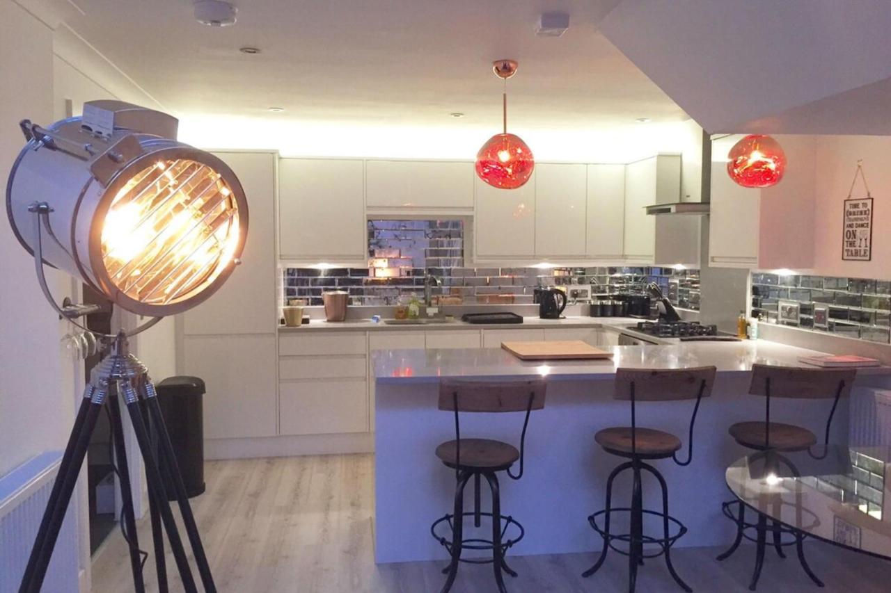 לונדון Spacious 1 Bedroom Split Level Old Pub Conversion Tower Bridge מראה חיצוני תמונה