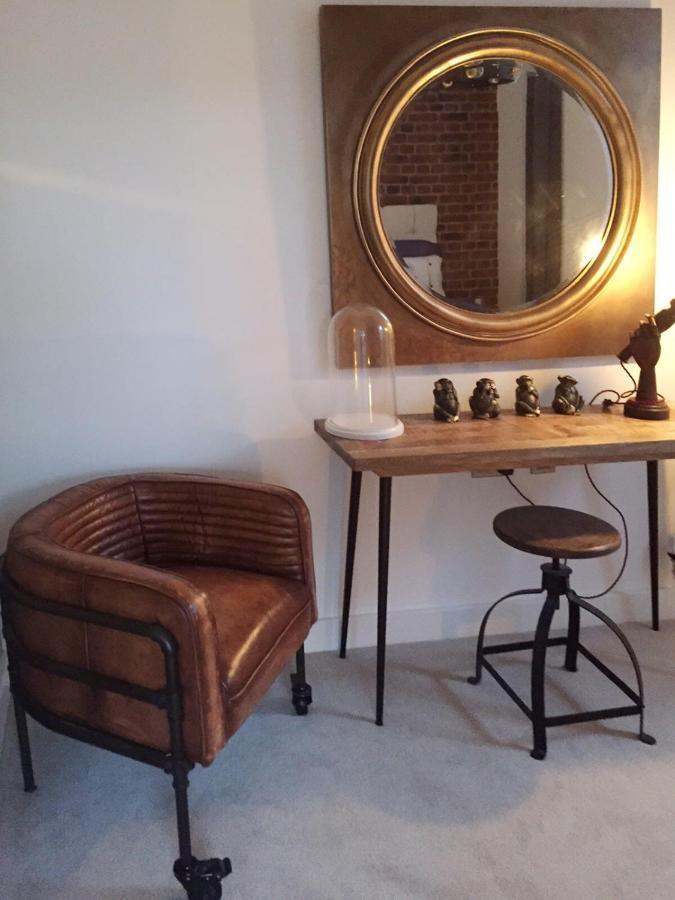 לונדון Spacious 1 Bedroom Split Level Old Pub Conversion Tower Bridge מראה חיצוני תמונה